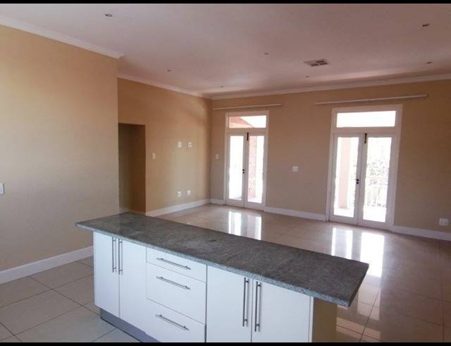 2 BEDROOM APARTMENT TO LET IN POINT WATERFRONT